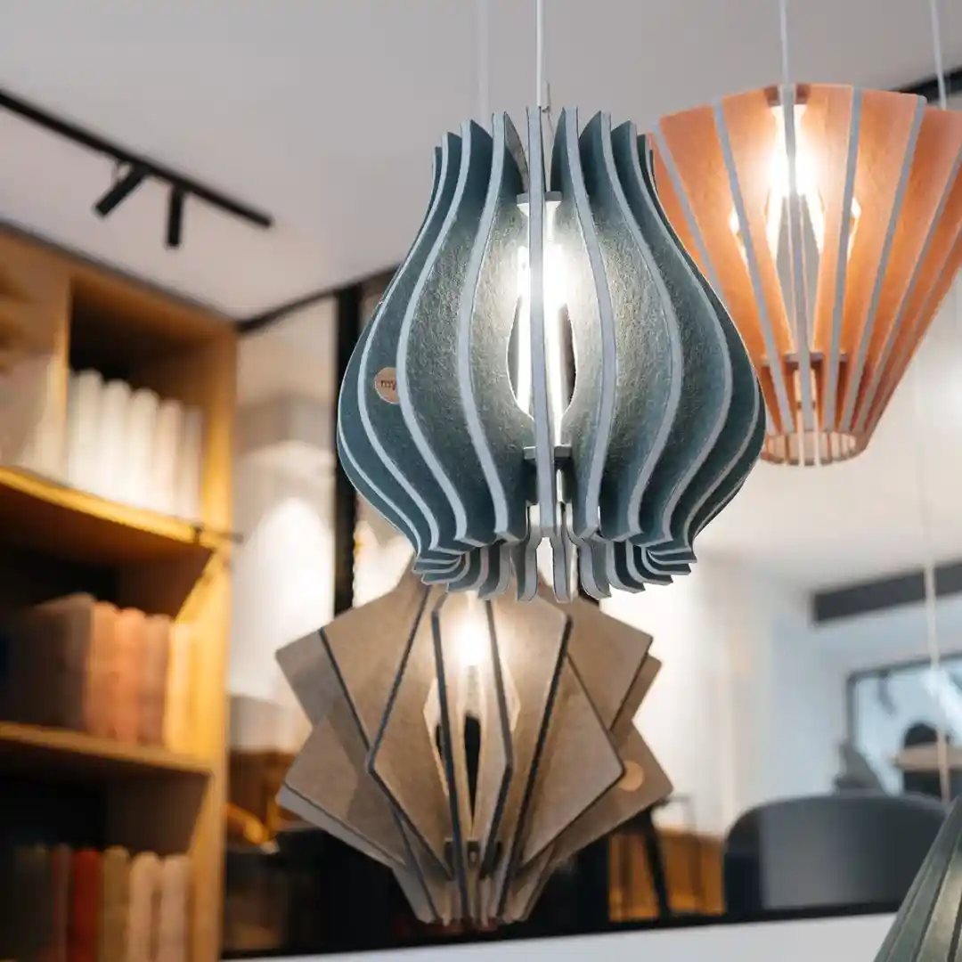 Objets acoustiques suspendus gris marron et orange
