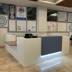 banque d'accueil entreprise en blanc